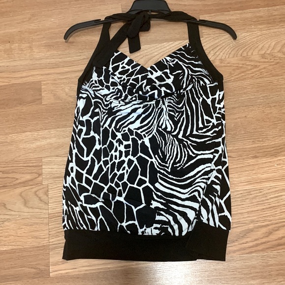 Tie neck open back blouse - Picture 2 of 3